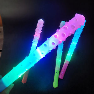 Épées Jouets Lumineuses LED Clignotantes pour Enfants, Son Réaliste, Idéales pour les Fêtes et Événements Promotionnels – Vente en Gros - Product Image 2