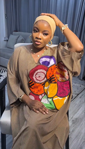 <span class=keywords><strong>Abito</strong></span> <span class=keywords><strong>lungo</strong></span> da donna taglie forti XL, modello Mom's Wear, con scollo <span class=keywords><strong>a</strong></span> V profondo, <span class=keywords><strong>a</strong></span> righe, casual, ricamo <span class=keywords><strong>a</strong></span> <span class=keywords><strong>palloncino</strong></span>, vestibilità ampia, in poliestere - Product Image 4