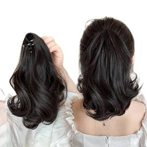 Perruque queue de cheval noire naturelle à clipser avec légères boucles, extension de cheveux de haute qualité pour femmes, longueur courte, 120g, fabriquée au Henan - Product Image 1