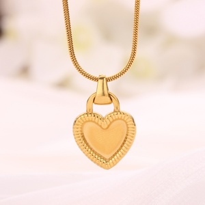 Collar de Acero Inoxidable de Alta Calidad con Corazón Chapado en Oro, Joyería de Moda con Circonita para Regalos al por Mayor - Product Image 1
