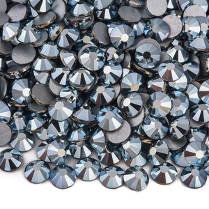 OLeeya Vente en gros de strass en verre brillant 2028 à dos plat, pierres précieuses en vrac, strass non thermocollants pour robe de mariée - Product Image 3