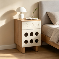 Meuble de chambre à coucher en bois assemblé moderne, table de chevet à design sculpté circulaire, 1 tiroir, 1 porte, pour appartement, hôtel, hôpital