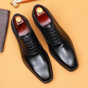 รองเท้าธุรกิจผู้ชายทรงสี่เหลี่ยมแบบสวม ดีไซน์เนอร์แฟชั่นปี 2025  หนังแท้  ลายปั๊ม  สำหรับใส่ทำงาน  งานแต่งงาน - Product Image 4