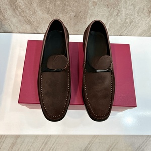 Mocasines de Hombre de Alta Calidad, Parte Superior de Cuero Gamuzado, Suela de Goma Antideslizante, Costuras Visibles de Precisión, Estilo Retro Discreto, Ferragamos - Product Image 2