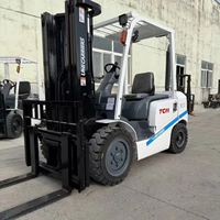 Chariot élévateur diesel d'occasion de qualité supérieure TCM 3 tonnes à double mât avec déplaceur latéral et accessoires pour la manutention de matériaux de construction