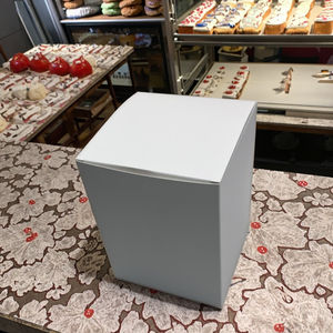 แผ่นกระดาษลูกฟูกแบบเรียบง่ายสีขาวเรียบแผ่นป้ายแขวนกางเกงยีนส์ลายนูนสี่เหลี่ยมพับได้เคลือบผิวด้านรีไซเคิลได้เป็นมิตรต่อสิ่งแวดล้อม - Product Image 4