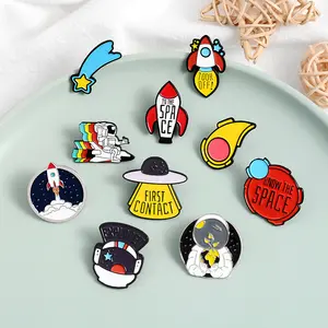 Pin de solapa con forma de Planeta, broche de esmalte personalizado con diseño de nave espacial, cohete, OVNI, meteorito, astronauta, fabricante al por mayor