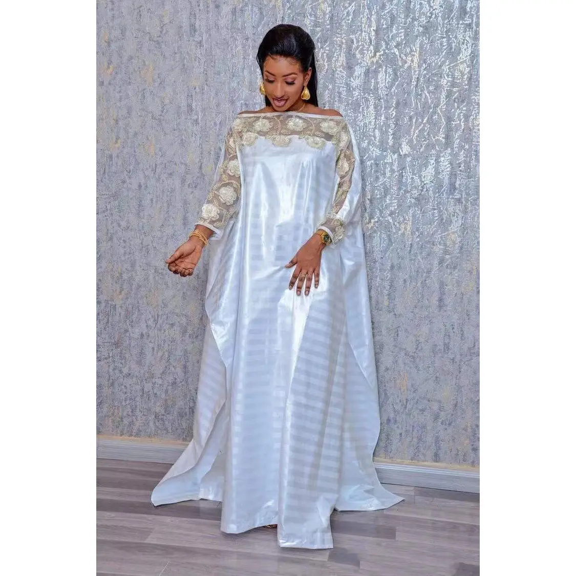 2023 अफ्रीकी कफ्तान मुस्लिम प्लस आकार महिलाओं के कपड़ों की आकस्मिक पोशाक ढीला कढ़ाई फीता सफेद बागे Sequined कपड़े महिलाओं