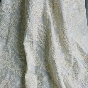 Tecido de Algodão Branco 60S com Bordado Paisley Creme, Tecido <span class=keywords><strong>Floral</strong></span> Texturizado Boho para Vestido de Verão e Cortina - Product Image 3