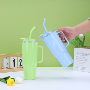 Set di 3 Borracce Sportive in Plastica dal Design Elegante e Sottile - Product Image 4