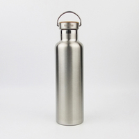 Vente chaude 25oz Thermique Gym Bouteille Double Paroi 18/8 En Acier Inoxydable Fiole À Vide Termos Bouteille D'eau Avec Bouchon En Bambou