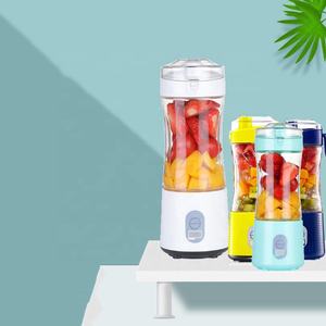 Venta <span class=keywords><strong>de</strong></span> China, exprimidor Digital USB <span class=keywords><strong>de</strong></span> 350ml con tapa, mezclador <span class=keywords><strong>de</strong></span> frutas portátil para el hogar, licuadora recargable <span class=keywords><strong>de</strong></span> 5 cuchillas para uso doméstico - Product Image 3