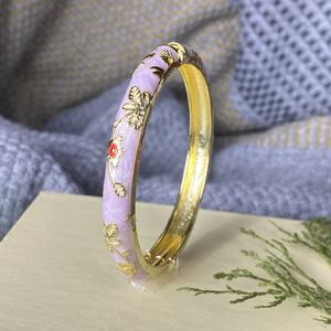 Brazalete Clásico de Esmalte con Motivo de Jade Natural, Obra Artesanal, Monumento del Patrimonio de la Ciudad Prohibida, Recuerdo Cultural, Acabado Duradero - Product Image 5