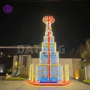 Guirlande lumineuse LED de Noël extérieure fantaisie et étanche, idéale pour les communes, les campus, les magasins et la décoration de la veille de Noël, en vente - Product Image 2