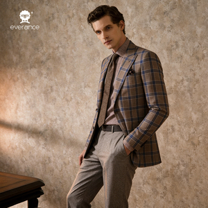 Costume élégant pour homme à carreaux foncés pour tenue de bureau quotidienne, style moderne - Product Image 1