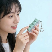 Jouet anti-stress en plastique, couleur unie, macaron, clavier linéaire à quatre touches, porte-clés carré, petit pendentif