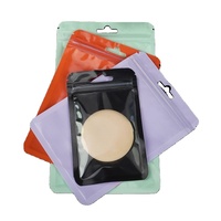 Emballage Ziplock Macaron transparent Stand up Pouch Sac de cadeaux de bijoux étanche à l'humidité avec gravure Manipulation de surface