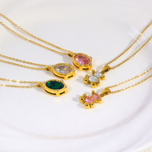 Collana Girocollo JUSNOVA per Donne, Placcata Oro, in Acciaio Inossidabile con Ciondolo Sole e Luna, Zircone Verde, Gioielli Minimalisti Ipoallergenici - Product Image 4