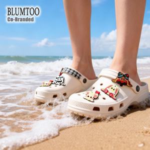 Breloques <span class=keywords><strong>de</strong></span> chaussures <span class=keywords><strong>de</strong></span> dessin animé Blumtoo en co-marque, roses et noires, en PVC, étanches, pour la décoration <span class=keywords><strong>de</strong></span> sandales et sabots - Product Image 1