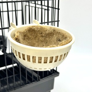 Nid à oiseaux suspendu de style européen en plastique Kangdarpet avec rembourrage en chanvre naturel, boîte spéciale pour l'élevage des oiseaux - Product Image 4