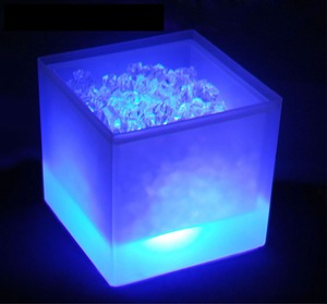 Vuông đôi tường nhựa ICE Bucket với LED chiếu sáng 3.5L cho bia rượu sâm banh Cooler Bar Đảng bán buôn - Product Image 6