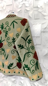 เสื้อแจ็คเก็ตกำมะหยี่ลายดอกไม้สไตล์วินเทจ งานปักลายดอกไม้สีแดงเข้ม งานฝีมือประณีต - Product Image 5