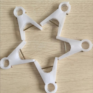 Clips de jardinage verts doux pour soutenir ou redresser les tiges, les caules et les vigneux des plantes et fleurs - Product Image 1