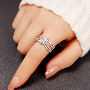 Anello a Strati con Fiocco Elegante per Donne, Gioiello da Dito alla Moda - Product Image 2