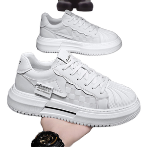 Baskets d'été pour hommes en maille respirante à lacets, à bout rond et semelle épaisse, blanches - Product Image 1