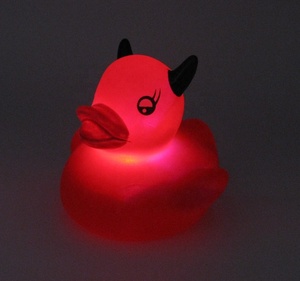 Led cao su cướp biển vịt thay đổi màu sắc ánh sáng nhấp nháy đồ chơi trẻ em cho bé - Product Image 4