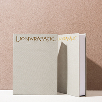 Lionwrapack Boîte magnétique à rabat personnalisée avec housse en tissu de coton, boîte cadeau en papier recyclable estampé or pour parfum et artisanat