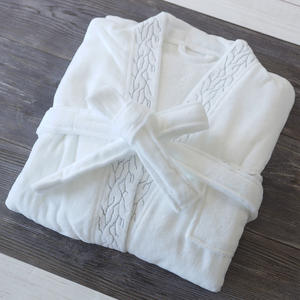 Commercio all'ingrosso personalizzato di alta qualità in cotone 100% logo Unisex da donna e da uomo <span class=keywords><strong>con</strong></span> colletto <span class=keywords><strong>a</strong></span> <span class=keywords><strong>scialle</strong></span> bianco accappatoi - Product Image 3