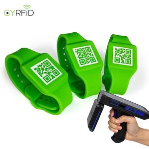 Многоразовый <span class=keywords><strong>UHF</strong></span> <span class=keywords><strong>RFID</strong></span> силиконовый браслет с частотой 860-960 МГц, большой дальностью действия, возможностью нанесения логотипа и печати QR-кода - Product Image 1