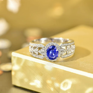 Anello Geometrico Traforato di Lusso per Donne, Gioiello da Dito Vintage alla Moda - Product Image 6