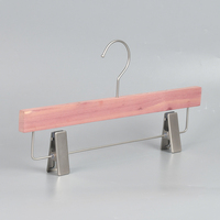 Cintre de luxe en bois de cèdre rouge de haute qualité, antidérapant, avec barre en velours et design à épaules larges, pour armoire et salon, pour costume ou manteau individuel