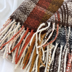 Écharpe chaude épaisse à franges et à carreaux pour femmes, haut de gamme, automne et hiver - Product Image 4