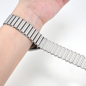 Nuovo <span class=keywords><strong>Cinturino</strong></span> <span class=keywords><strong>per</strong></span> <span class=keywords><strong>Orologio</strong></span> in Acciaio Inossidabile Stile Ladder <span class=keywords><strong>per</strong></span> <span class=keywords><strong>Huawei</strong></span> e Casio a Sgancio Rapido 18mm 20mm 22mm Bracciale in Metallo - Product Image 3