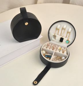 Boîte à bijoux en cuir PU avec logo personnalisé, fermeture à bouton, gaufrage, très vendue, organiseur de bijoux de voyage pour femmes, bagues, boucles d'oreilles - Product Image 2