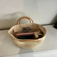 Sac fourre-tout tricoté à la main pour les vacances d'été, sac de plage en paille de couleur unie avec poignée en bambou, sac de voyage grande capacité