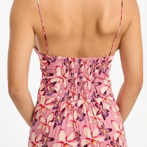 Robe maxi en rayonne douce à imprimé hawaïen personnalisée OEM avec bretelles élastiques et fente - Robe élégante et luxueuse à coupe ajustée - Product Image 5