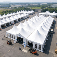 Tente de réception imperméable à toit surélevé, structure en aluminium robuste, vente en gros
