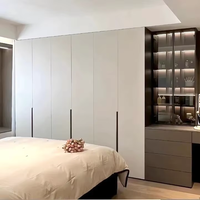 Armoire Moderne Blanche à Portes Plates, Design Écologique Durable, Grande Capacité de Rangement pour Chambre, Hôtel, Villa