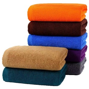 Serviettes de barbier en coton résistantes à l'eau de Javel, personnalisables avec logo, disponibles en noir et marron, tailles 15*26, 16*28, 19*33 pouces, et sur mesure pour la coloration des cheveux - Product Image 6
