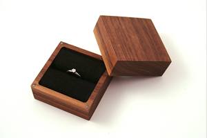 Boîte à bague en bois de noyer avec couvercle magnétique, gravure personnalisée, boîte cadeau pour demande en mariage, organisateur de bijoux, présentoir à bijoux - Product Image 6