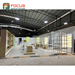 Présentoir de sol en matériaux mixtes pour magasin de marque commercial, projet clé en main pour franchise de magasin de vêtements - Product Image 3