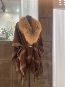 Châle en fourrure de laine d'hiver pour femmes châle en laine de cachemire avec col en fourrure de <span class=keywords><strong>renard</strong></span> rouge véritable châle en fourrure de <span class=keywords><strong>renard</strong></span> pour femmes - Product Image 4
