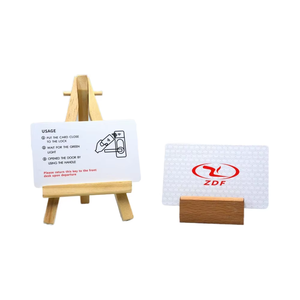 Personalizado 13,56 Mhz Negro Mate NFC Control DE ACCESO RFID Tarjetas de visita Mini etiqueta T5577 1K para uso en hoteles Grifo de PVC en blanco