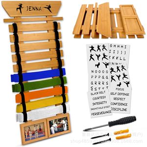 Estante de madera para guardar cinturones de Taekwondo con colgador de medallas y marco de fotos para exhibición de artes marciales - Product Image 5