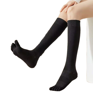 Chaussettes de compression sportives décontractées, couleur unie, tricotées, anti-bactériennes, avec logo, pour le yoga et le printemps - Product Image 1