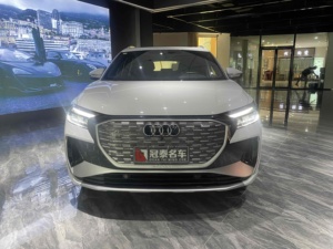 Audi Q4 2022 40 E-tron Edición Empresarial SUV R20 Usado, Volante a la Izquierda, Cuero Oscuro, Turbo, de <span class=keywords><strong>Uniland</strong></span> Motors en China - Product Image 2